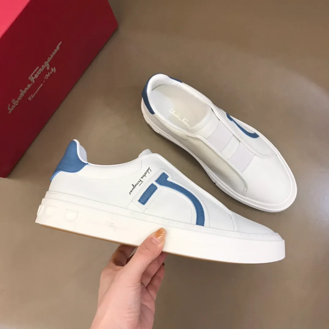 p400【Salvatore Ferraga**】New men's low-top casual shoes! Top-quality cow products, original lasts, made of imported cowhide, first-class texture, first-layer sheepskin lining! Original outsole! The details are exquisite and the style is versatile and upscale! Decorated with a three-dimensional Gancini logo, the back of the tongue and lace-up piping add a pop of color. The high-tech sole features a holographic pattern and Gancini details, making it ideal for a practical yet stylish everyday look. Code number 38-44 (45 can be customized)